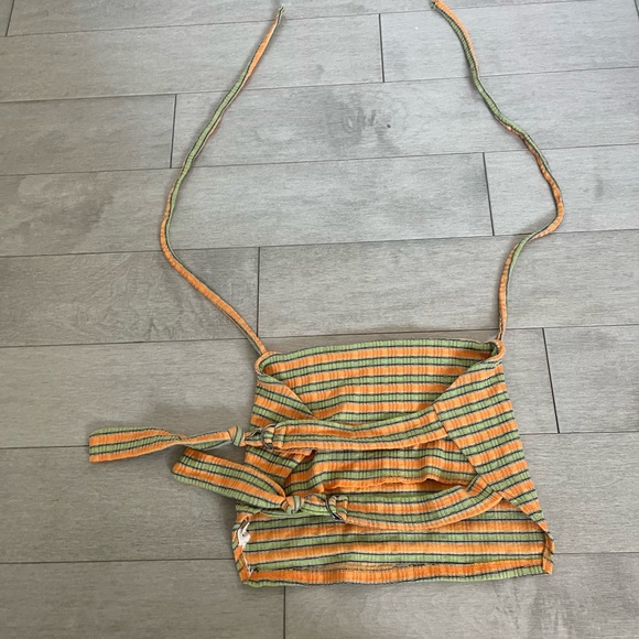 Urban Outfitters Cropped Top (XS) - Picture 3 of 3